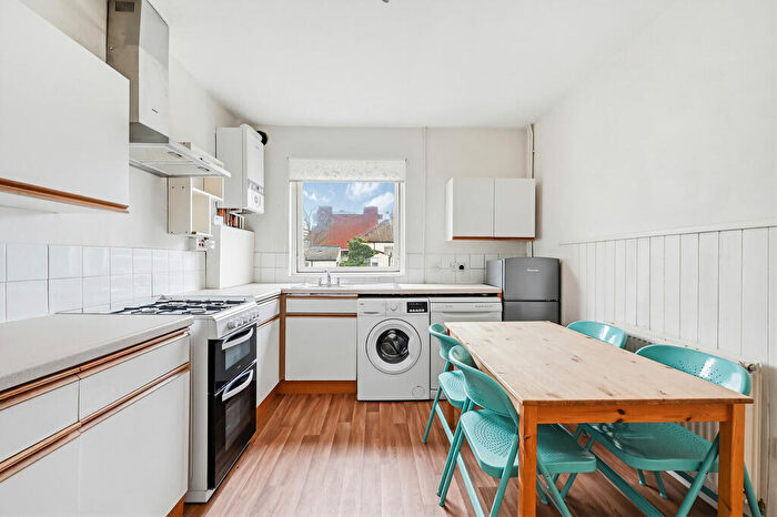 2 Bedroom Maisonette To Rent In Colestown Street, SW11