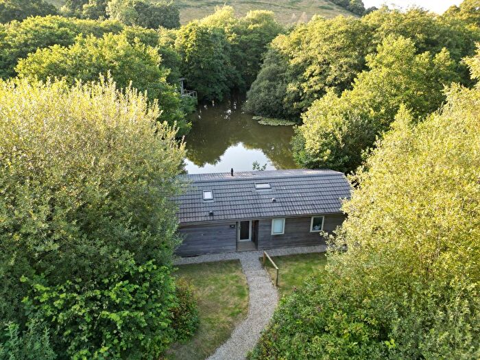 2 Bedroom Lodge For Sale In Stonerush Lakes, Lanreath, PL13