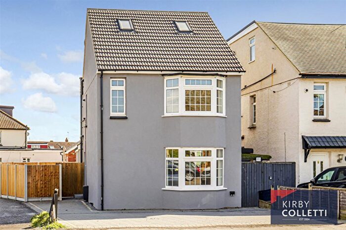 4 Bedroom Detached House To Rent In Rye Road, Hoddesdon, EN11