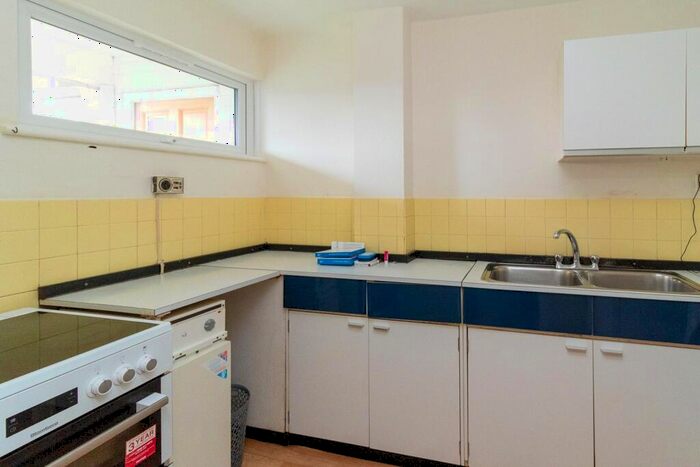 1 Bedroom Apartment For Sale In Stonegrove, Edgware, HA8
