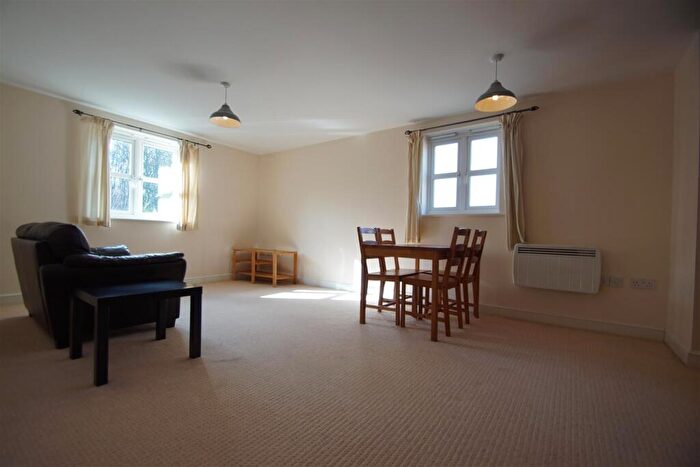 2 Bedroom Apartment To Rent In Montgomery Avenue, LS16