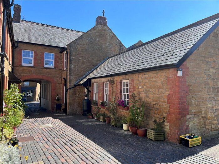2 Bedroom Flat To Rent In Crown Court, South Petherton, Somerset, TA13