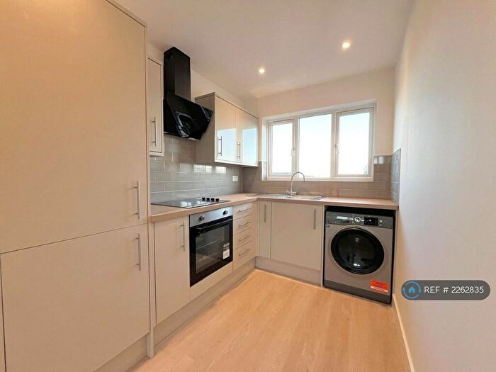 1 Bedroom Flat To Rent In Manor Road, Chigwell, IG7