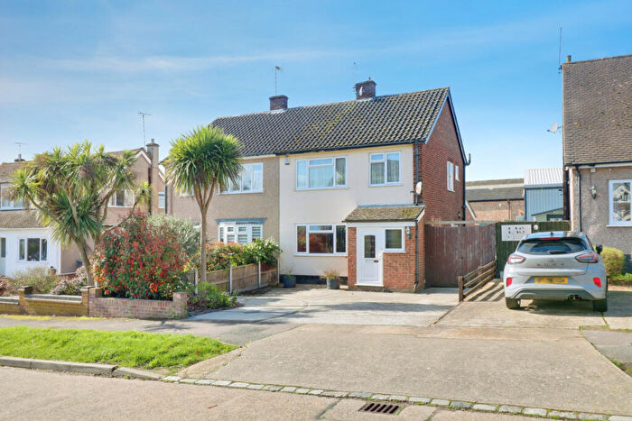 3 Bedroom Semi-Detached House To Rent In Wyburns Avenue, Rayleigh, SS6