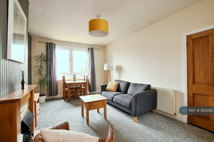 2 Bedroom Flat To Rent In Fords Road, Edinburgh, EH11