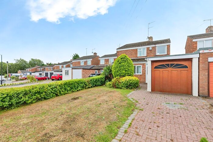 3 Bedroom Semi-Detached House For Sale In Bigbury Close, Coventry, CV3