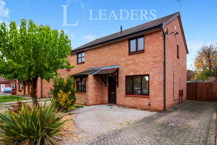 3 Bedroom Semi-Detached House To Rent In Turton Way, Kenilworth, CV8