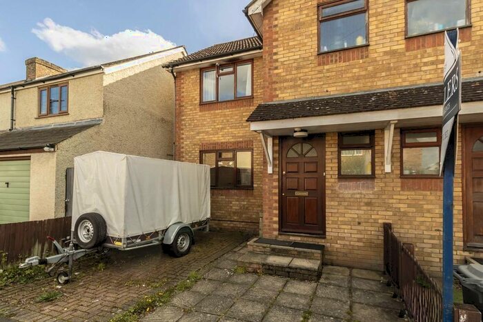 3 Bedroom Semi-Detached House To Rent In New Road, Hanworth, Feltham, TW13