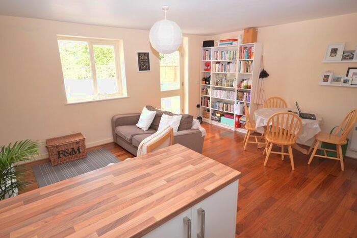 2 Bedroom Flat To Rent In Kings Road, Haslemere, GU27