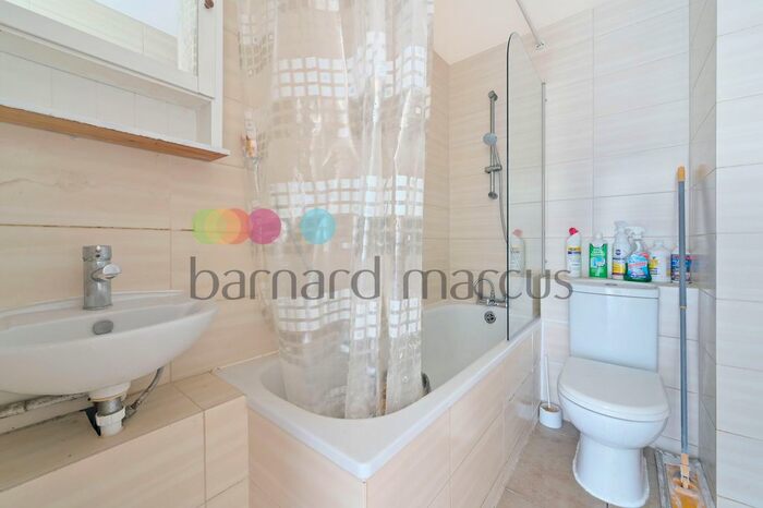 2 Bedroom Flat To Rent In Parish Lane, London, SE20