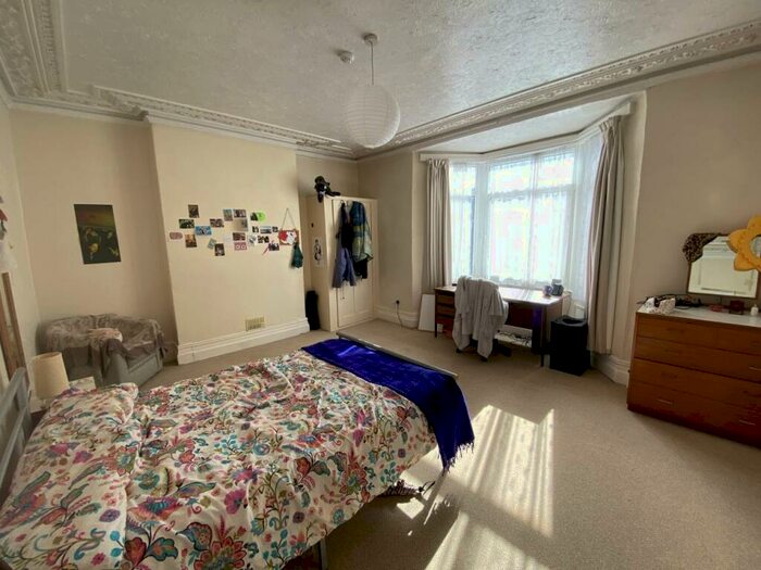 5 Bedroom Flat To Rent In Crwys Road, Cathays, Cardiff, CF24
