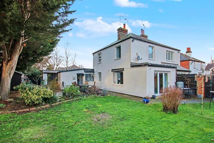 2 Bedroom Semi Detached House For Sale In Kingston Road, Leatherhead, KT22