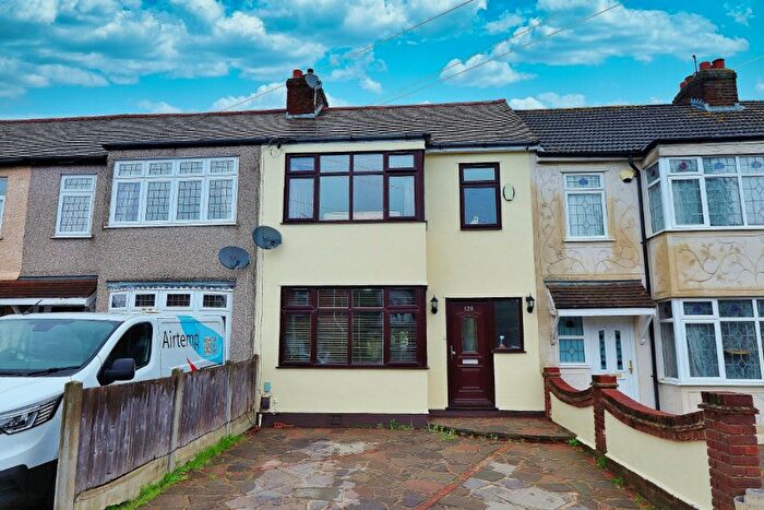 3 Bedroom Terraced House To Rent In Essex Road, Romford, RM7