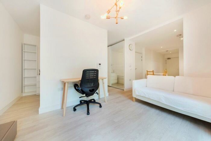 Apartment To Rent In Copenhagen Court, Pell Street, London, SE8