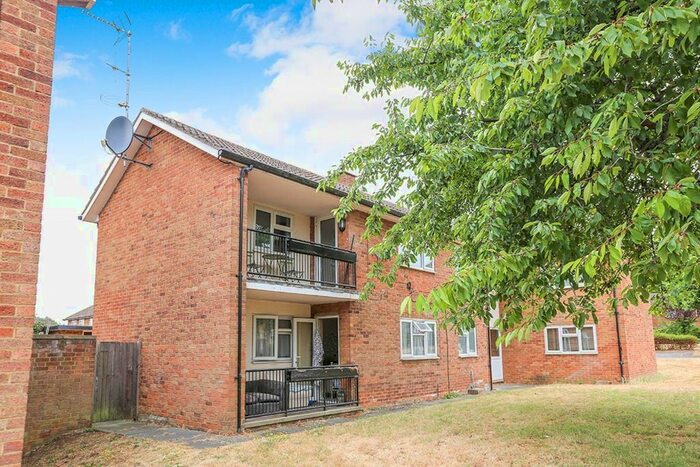 1 Bedroom Flat To Rent In Oaks Cross, Stevenage, Hertfordshire, SG2
