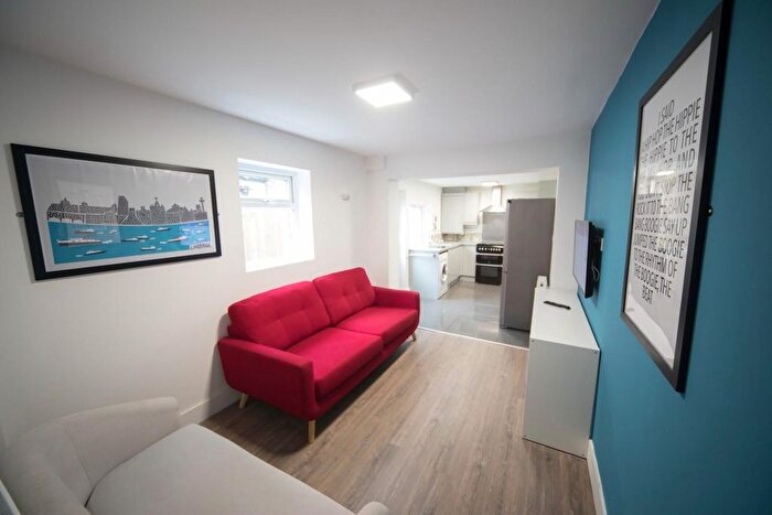 5 Bedroom Semi-Detached House To Rent In Hannan Road, Liverpool, L6