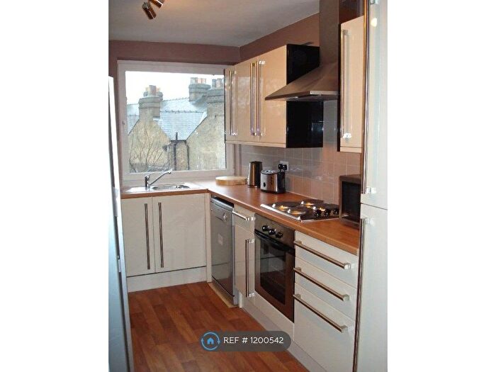 3 Bedroom Flat To Rent In Milton Road, Cambridge, CB4