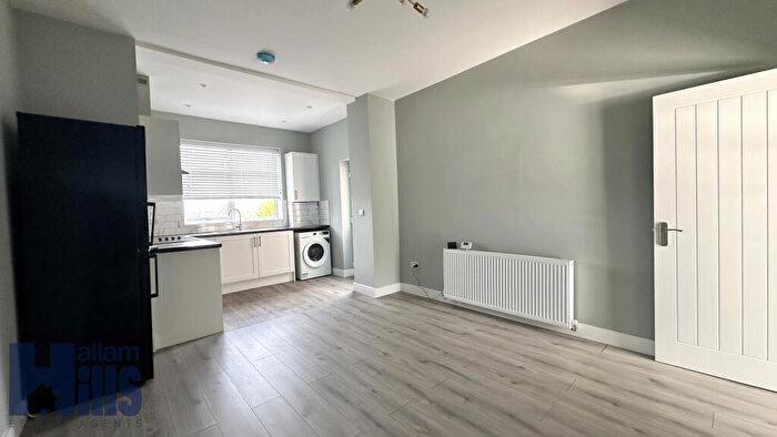 3 Bedroom Semi-Detached House For Sale In Shiregreen Lane, Sheffield, S5