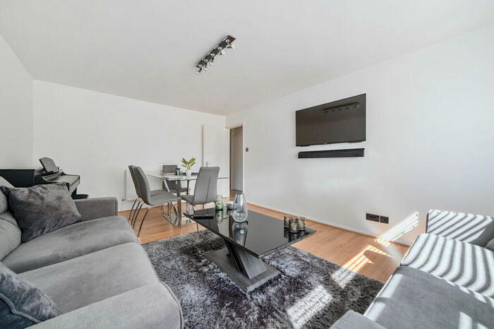 1 Bedroom Flat For Sale In Myddelton Park, Whetstone, N20