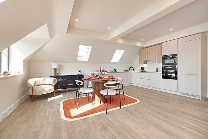 2 Bedroom Flat For Sale In Mclaren Court, Fetcham, KT22