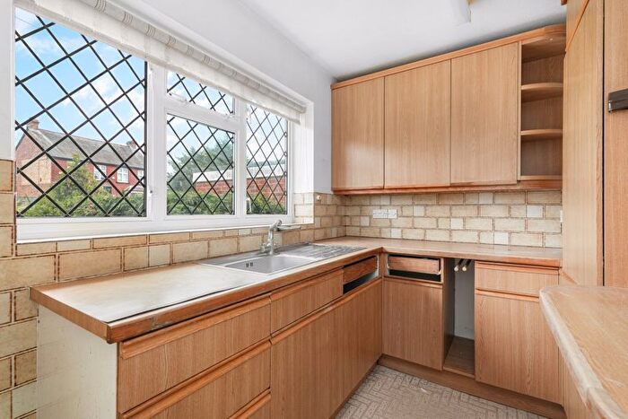 3 Bedroom Detached House For Sale In Laleham Road, Staines-Upon-Thames, TW18