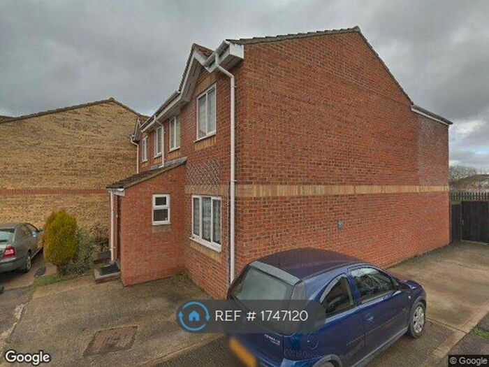 3 Bedroom Terraced House To Rent In Pioneer Way, Watford, WD18