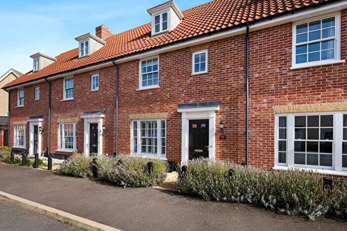 3 Bedroom Town House For Sale In Wilfreds Way, Brightlingsea, Colchester, CO7