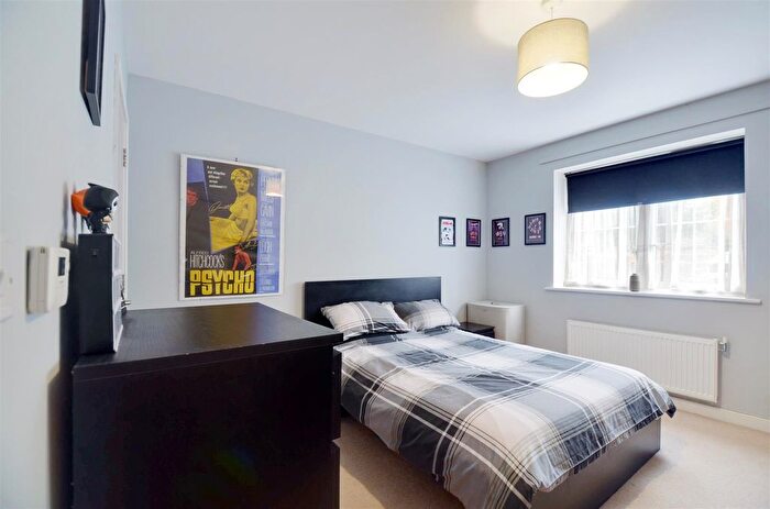 1 Bedroom Flat For Sale In Rokesby Road, Slough, SL2