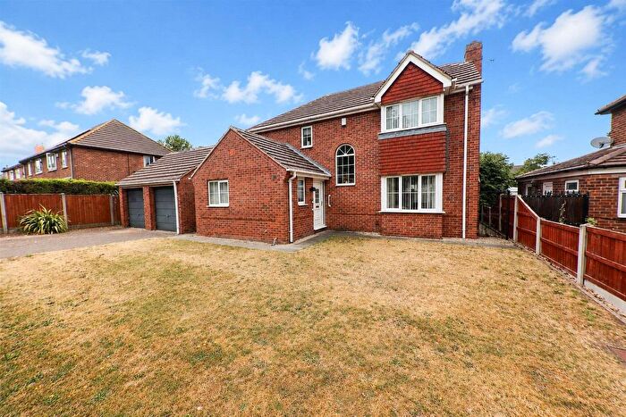 4 Bedroom Detached House For Sale In Thorne Road, Doncaster, DN2