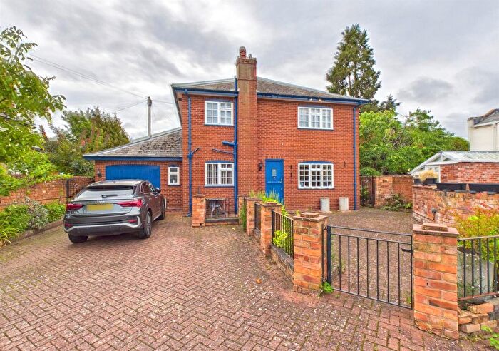 3 Bedroom Detached House For Sale In Worcester Road, Malvern, WR14
