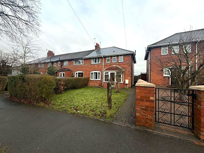 3 Bedroom Semi Detached House To Rent In Selly Oak Road, Bournville, Birmingham, B30