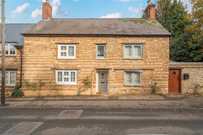 2 Bedroom Cottage For Sale In High Street, Culworth, OX17