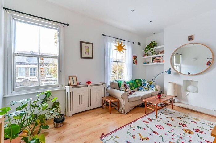 1 Bedroom Flat For Sale In Fourth Avenue, Queen's Park, London, W10