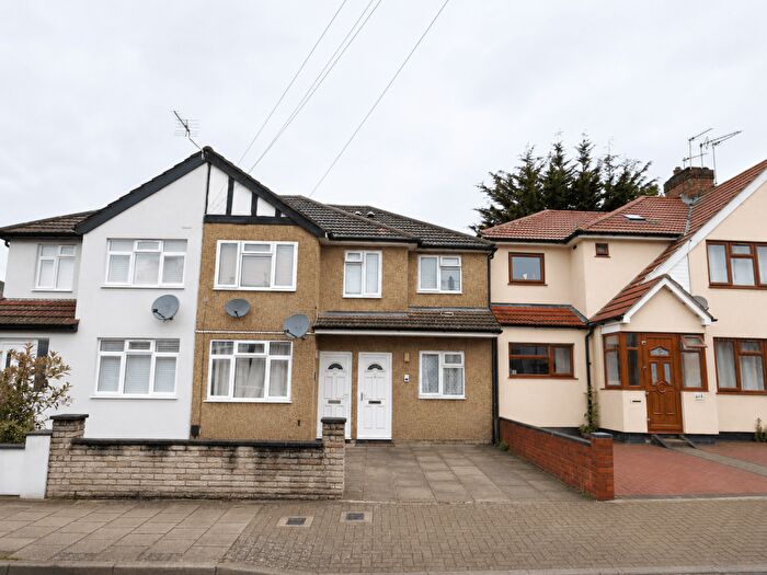 3 Bedroom Flat To Rent In Weald Lane, Harrow, Middlesex, HA3