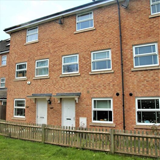 4 Bedroom Town House To Rent In Swift Close, Cippenham, Slough, SL1