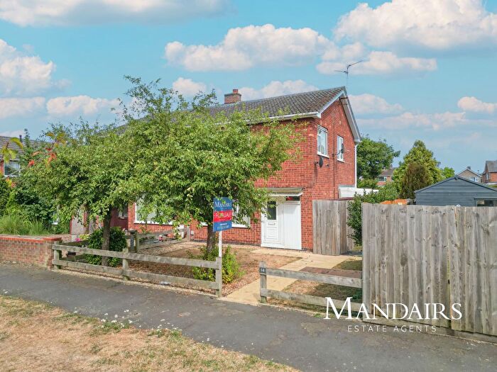 3 Bedroom Semi Detached House For Sale In Beech Road, Glinton, Peterborough, PE6