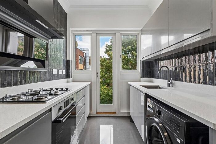 2 Bedroom Flat To Rent In Electric Lane, Brixton, SW9