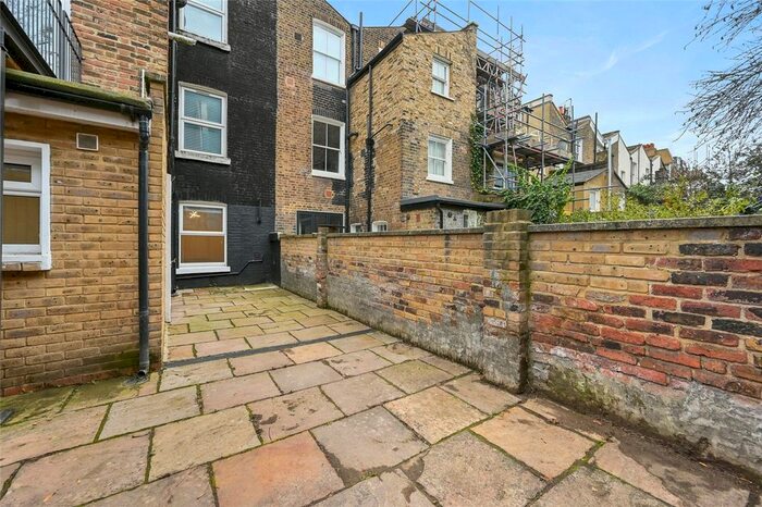 2 Bedroom Flat To Rent In Ellerslie Road, London, W12