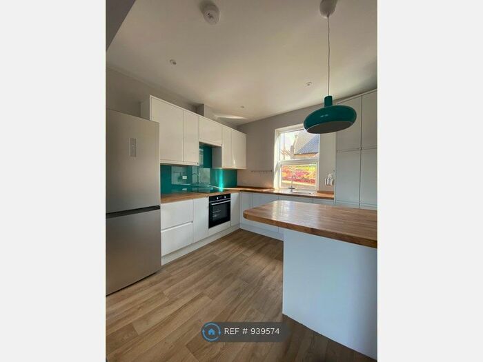 2 Bedroom Flat To Rent In Wellsway, Bath, BA2