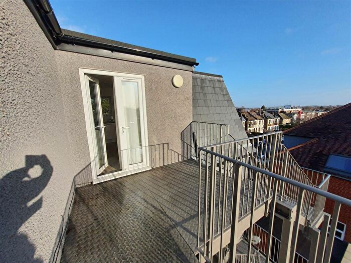 2 Bedroom Apartment To Rent In Trinity Road, London, N22