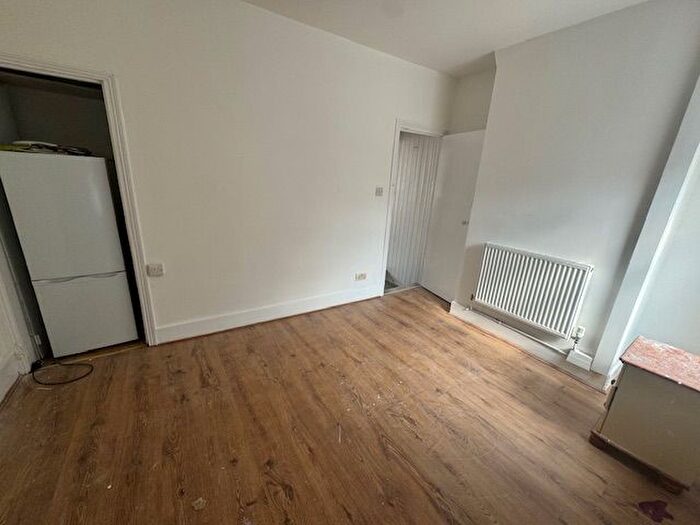 1 Bedroom Flat To Rent In Thorpe Road, London, E7
