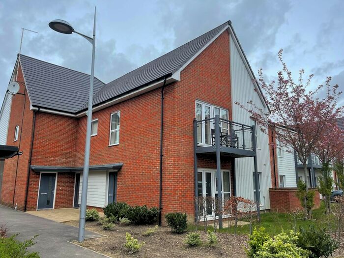 2 Bedroom Apartment To Rent In Turnpike Lane, Faygate, Horsham, RH12