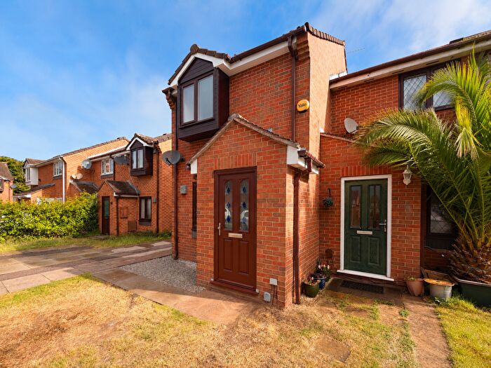 2 Bedroom End Of Terrace House To Rent In Pearl Gardens, Slough, SL1