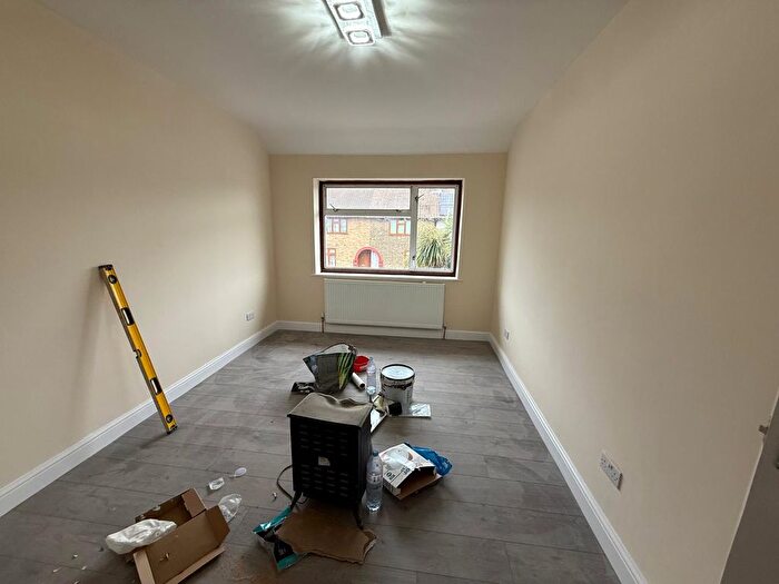 3 Bedroom End Of Terrace House To Rent In Lullington Road, Dagenham, RM9