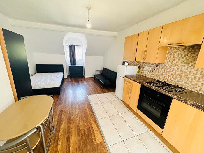 Flat To Rent In Cardiff Road, Luton, LU1