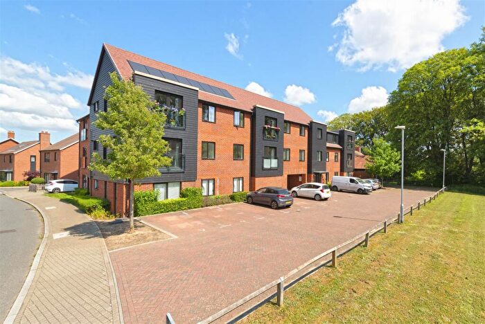 2 Bedroom Apartment For Sale In Hawley Drive, Leybourne, West Malling, ME19