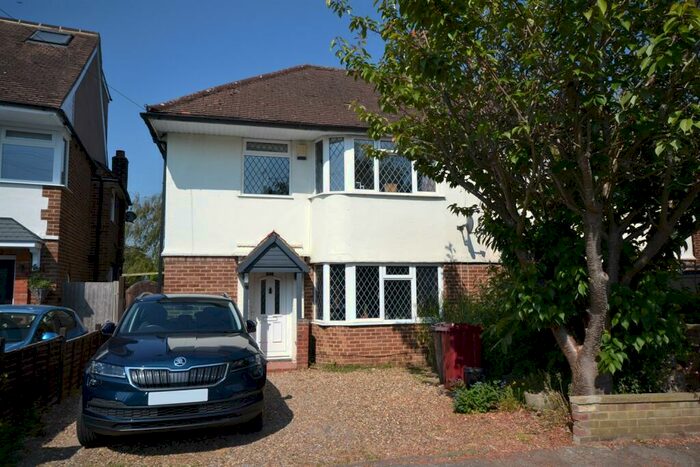 3 Bedroom Semi-Detached House To Rent In Mayfield Drive, Caversham, Reading, RG4