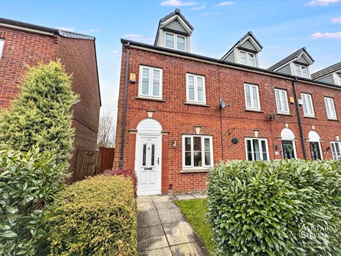 3 Bedroom Town House For Sale In Windmill Close, Royton, OL2