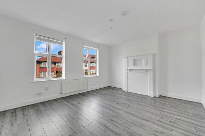 3 Bedroom Flat For Sale In All Souls Avenue, London, NW10