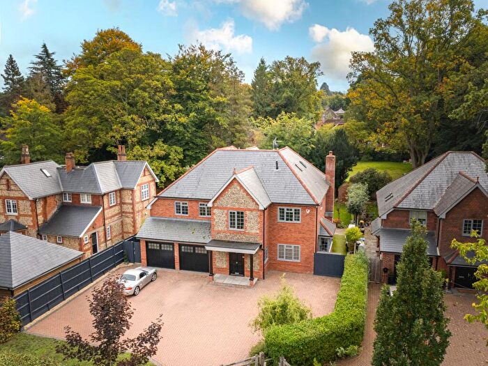 6 Bedroom Detached House For Sale In Elvetham Road, Fleet, GU51